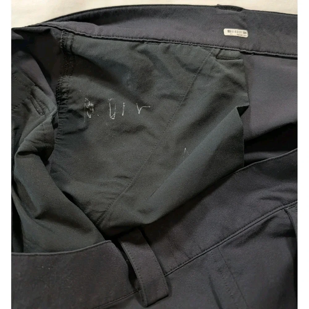 Under Armour Performance Mens Golf Shorts Size 40 Black Flat Front Chino Active